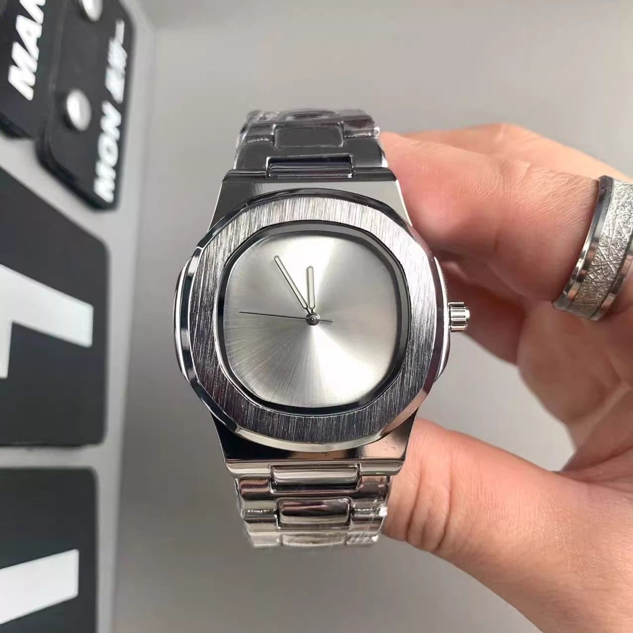 Custom Logo Men's Quartz Watch - Luxury Watch Logos recension och pris