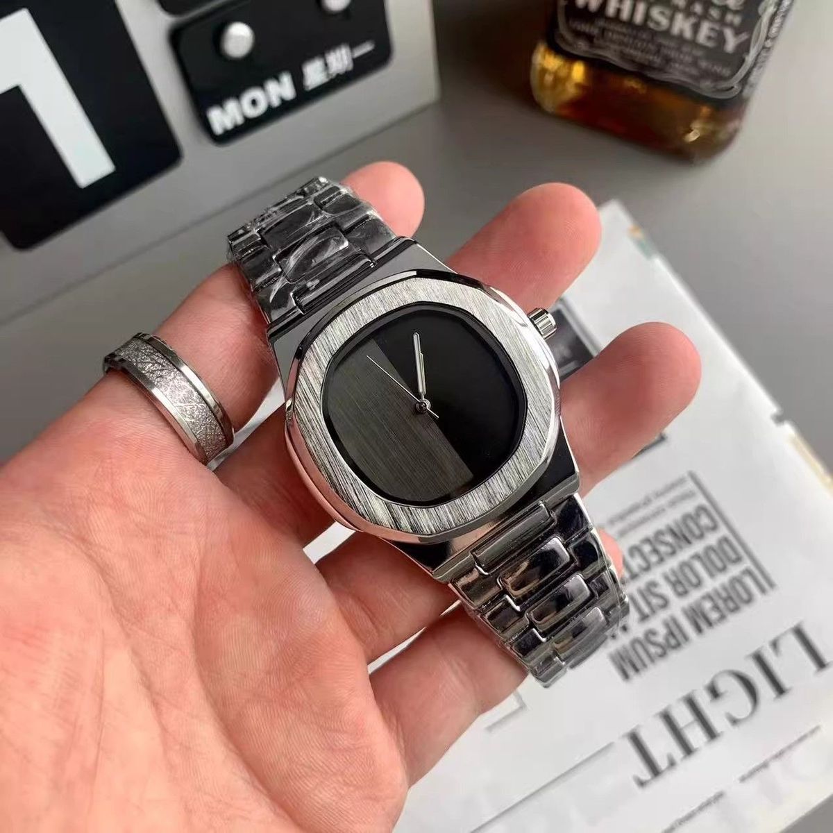 Custom Logo Men's Quartz Watch - Luxury Watch Logos recension och pris